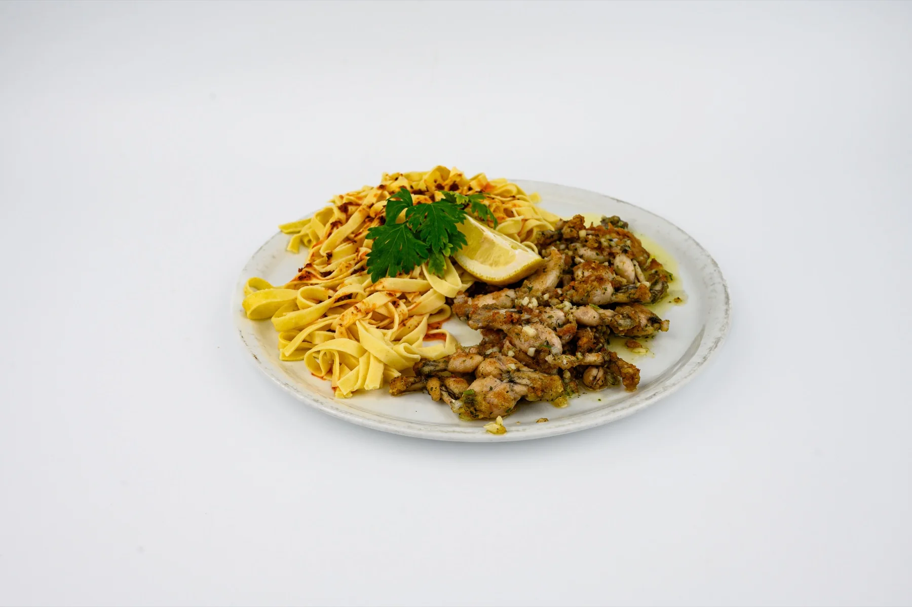 Cuisses de grenouilles persillées et tagliatelles à la Brasserie Lescure